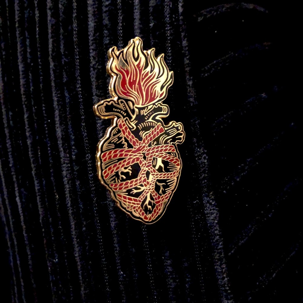 Golden sacred heart enamel metal pin